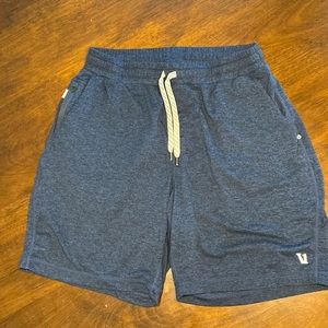 Vuori blue athletic sweatshorts men’s size large